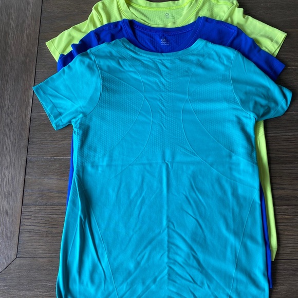 Lot of 3 GapFit workout tees - Picture 7 of 7